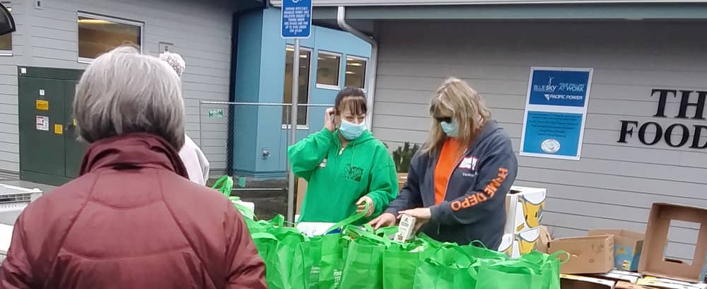 Volunteers at FISH Food Pantry prepare Roseburg Food Project green bags